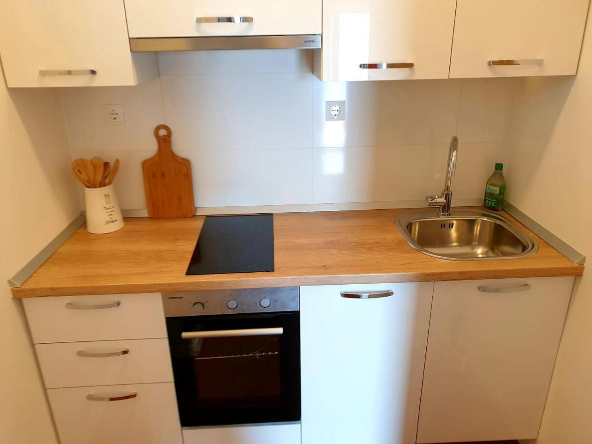 Apartments Kuzmanic オミシュ エクステリア 写真